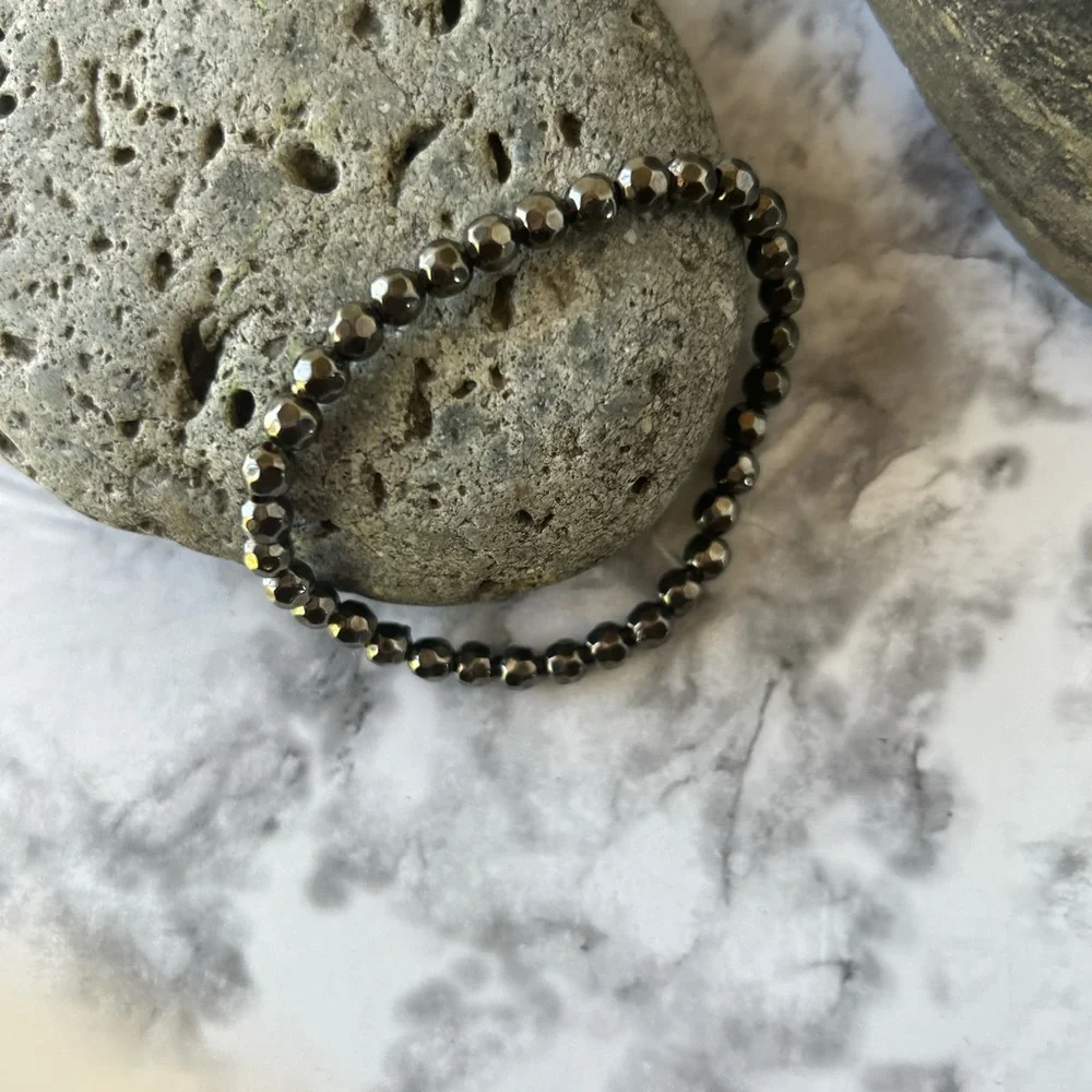 Hematite faceted bead bracelet